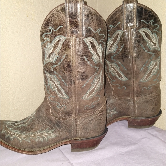 Boot - Picture 2 of 4